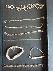 lot 13 image: 8-Bracelets