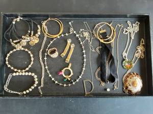 lot 14 image: Contents On Tray - Assorted Jewelry