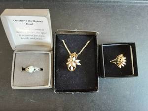lot 16 image: 3-Opal Jewelry