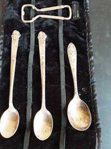 lot 20 image: Collectable Silverplate Spoons