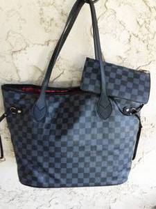 lot 43 image: Hand Bag With Tethered Coin Purse