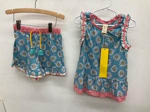 lot 56 image: Matilda Jane Size 6 two piece daisy and ruffle pajama set