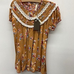 lot 84 image: Matilda Jane Size 8 Floral Shirt with lace trims