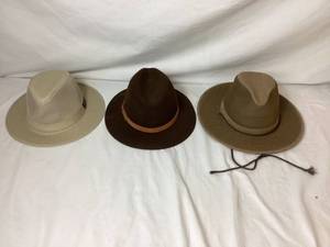 lot 68 image: 3 Size Medium Mens Hats- Dorfman Pacific 100% Wool Felt Hat - Size Medium, Panama Jack Hat - Size Medium, Henschel Hat Co, Hat Size Medium