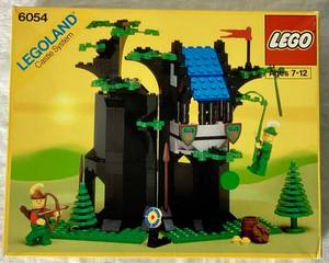 lot 62 image: Lego Castle System Set 6054 Forestmans Hideout 1988