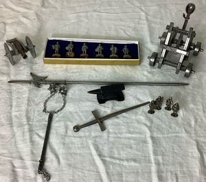 lot 69 image: Historical Weapons Collection - Denix Miniature Medievl Catapult, Winter Productions Knights I Armour Through the Ages, Penncraft Cannon and more