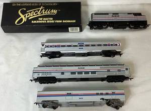 lot 101 image: Amtrak Model Railroad HO Scale - 5 Cars