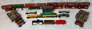 lot 104 image: Assorted Manufacturers Model Railroad HO Scale Cars