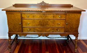 lot 10 image: Antique Buffet Cabinet