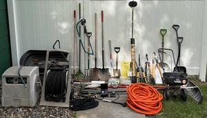 lot 130 image: Yard and Garden Bundle