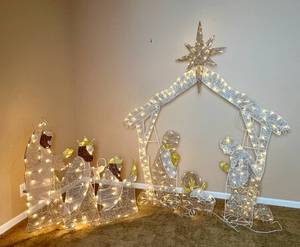 lot 139 image: Lighted Nativity Set with Manager, Jesus, Mary, Joseph and Wise Man
