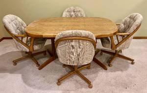 lot 108 image: Shell Kona Dining Set with Table, 4 Fabric Castor Swivwl Chairs, and 1 Leaf
