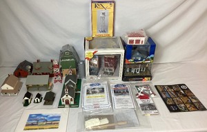 lot 98 image: Collection of Railroad HO Scale Structures - Some Already Contructed, Some Ready to Build