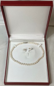 lot 123 image: Pearl Necklace and Earring Set - 18, Magnetic Clasp
