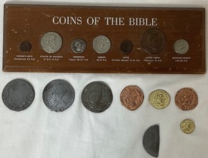lot 124 image: Collection of Vintage Replica Coins