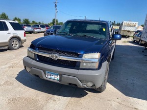 lot 11 image: 2002 Chevrolet Avalanche