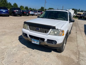 lot 13 image: 2003 Ford Explorer