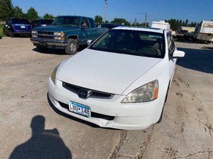 lot 15 image: 2004 Honda Accord