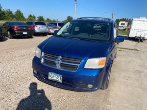 lot 7 image: 2010 Dodge Grand Caravan