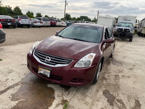 lot 9 image: 2010 Nissan Altima