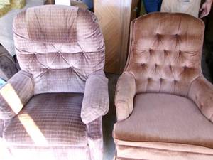 lot 3 image: 2 Brown Rocking Chairs