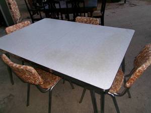 lot 16 image: Vintage Metal Kitchen Table Set