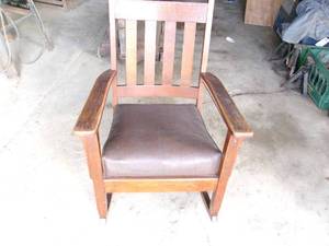 lot 18 image: Vintage Wood Rocking Chair