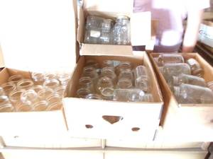 lot 20 image: 7 Boxes of Canning Jars