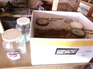 lot 21 image: 5 One Gallon Jars WLids