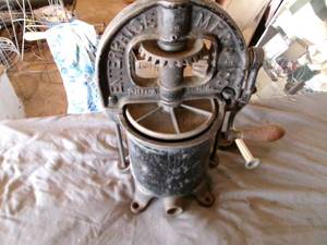 lot 27 image: Vintage Enterprise Sausage Stuffer