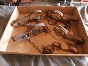 lot 37 image: 4 Vintage Metal Foot Traps