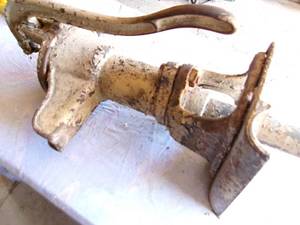 lot 61 image: Vintage Well Pump