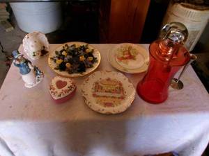 lot 81 image: Home Decor Last Supper Plate, Silver Candle Sticks & Misc