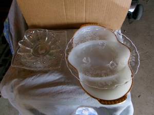 lot 93 image: Glassware Gold Rimmed White Glass Pickle Dish, Serving Platter & Ash Trays