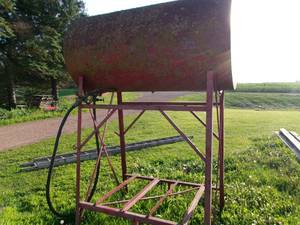 lot 98 image: 250 Gallon Fuel Barrel WStand
