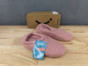 lot 181 image: Brand New HomeTop Womens Pink Fuzzy Slippers - Size 8.5