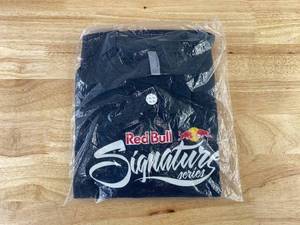 lot 37K image: Brand New Red Bull Signature Series Mens Size XL T-Shirt - Dark Grey