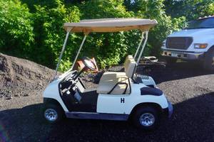 lot 6 image: 2006 Yamaha Model G22A Gas Powered Golf Cart