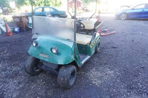 lot 7 image: Textron EZ Go Gas Powered Golf Cart