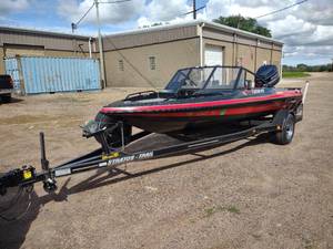 1990 Stratos 270FS 17'10" w/ Evinrude 140HP