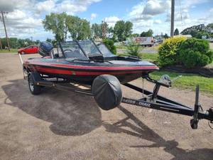 1990 Stratos 270FS 17'10" w/ Evinrude 140HP