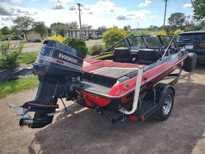 1990 Stratos 270FS 17'10" w/ Evinrude 140HP