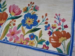 lot 99 image: Plow and Hearth Washable Floral Thr...