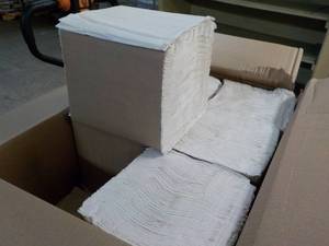 lot 221 image: Tork 14 Fold White 1 Ply Dinner Na...