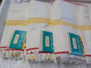 lot 270 image: Set of 3 The Pioneer Woman Striped ...