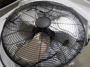 lot 190 image: Hanging Fan -tested and works 21...
