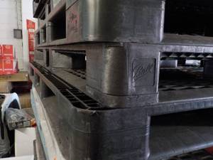 lot 256 image: 3 Heavy Duty Plastic Pallets...