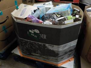 lot 261 image: Pallet of Pet Products - new overst...