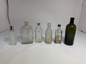 lot 6 image: Lot of Vintage Glass
