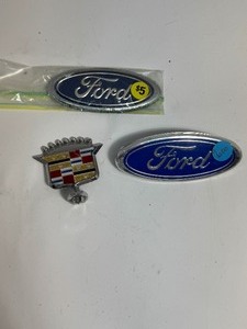 lot 13 image: Vehicle Emblems